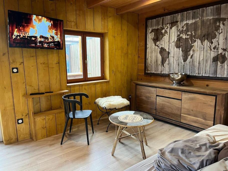 Chalet En Bordure De Foret Betton Luaran gambar