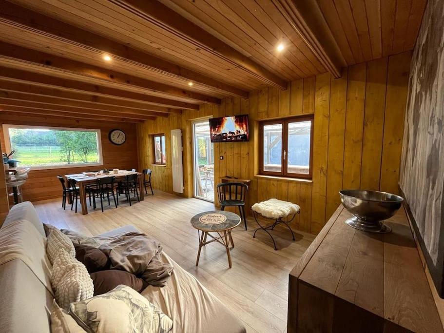 Chalet En Bordure De Foret Betton Luaran gambar